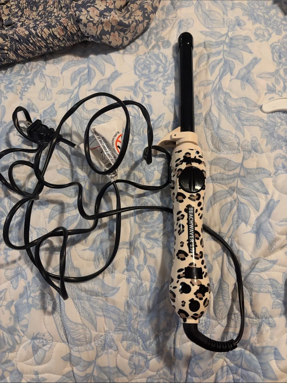 The Beachwaver Co. Leopard Print Curling Wand - Black & Cream